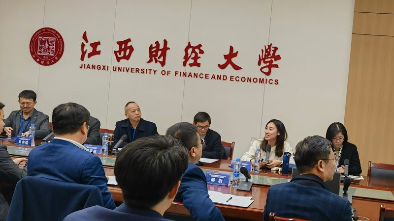 选择代办公司时，应关注以下几点：